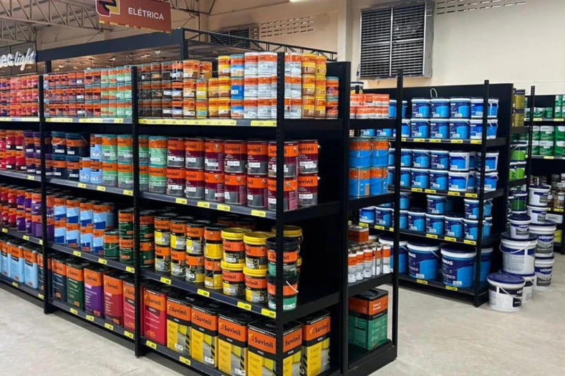 Como garantir segurança na exposição de produtos pesados no varejo