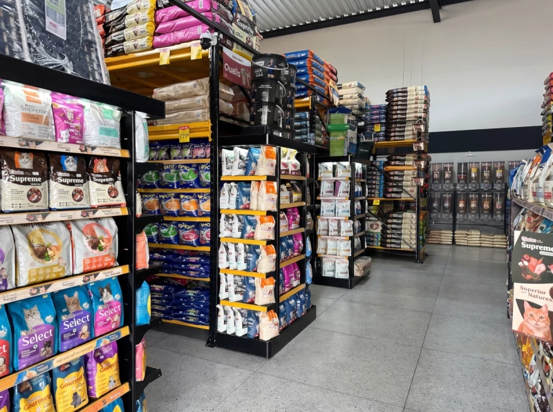 Como montar um pet shop: guia de layout e gôndolas