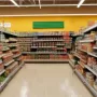Como escolher a Gôndola ideal para o seu supermercado: Um guia rápido e prático