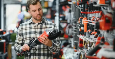 Expositor de ferramentas: como escolher o ideal para sua loja