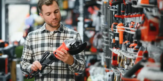 Expositor de ferramentas: como escolher o ideal para sua loja