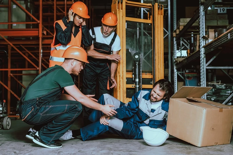 Como evitar acidentes de trabalho em galpões e centros de distribuição?